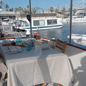 Bateau-hôtel Yacht Y Fiestas, Sant Adrià de Besòs